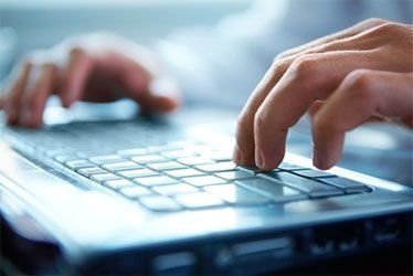 Laptop Dell Latitude 3440 trang bị b&agrave;n ph&iacute;m v&agrave; touchpad hiện đại